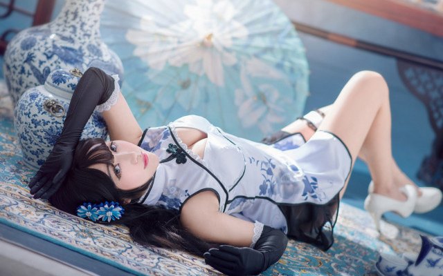 Woman rug umbrella blue vase free wallpaper for desktop - medium preview image