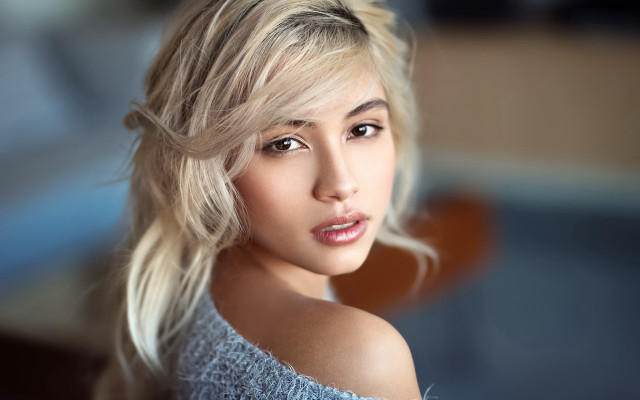 Blonde woman blue top portrait free wallpaper for desktop - medium preview image