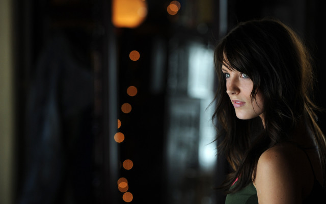 Woman longhair darkroom bokeh portrait free wallpaper for desktop - medium preview image