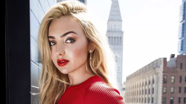 Blonde haired woman red lipstick free wallpaper for desktop - medium preview image