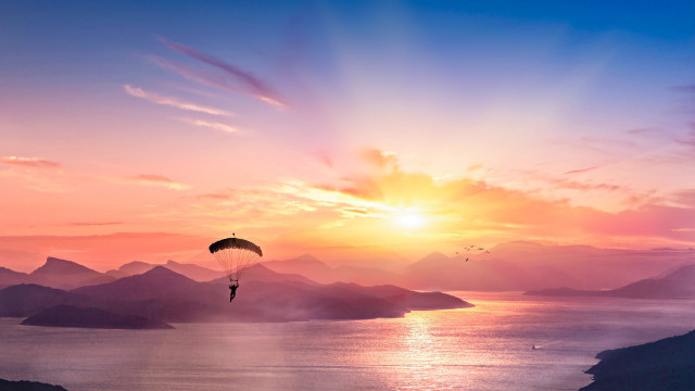 Parasailer mountain sunset water sky free wallpaper for desktop - medium preview image