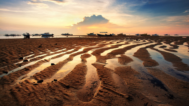 Beach sunset boats clouds horizon free wallpaper for desktop - medium preview image