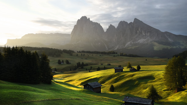 Green field mountains houses trees free wallpaper for desktop - medium preview image