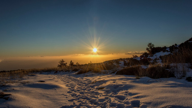 Snowy trail sunset city mountains free wallpaper for desktop - medium preview image