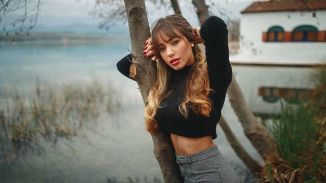 Woman leaning tree lake portrait free wallpaper for desktop - medium preview image