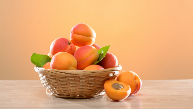 Basket peaches table orange food free wallpaper for desktop - medium preview image