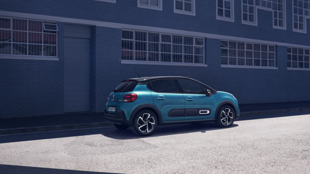 Blue car building chainlink fence free wallpaper for desktop - medium preview image