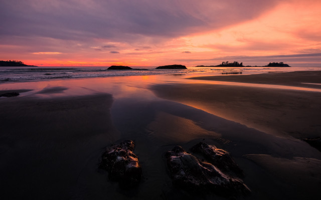 Beach logs sunset clouds dusk free wallpaper for desktop - medium preview image