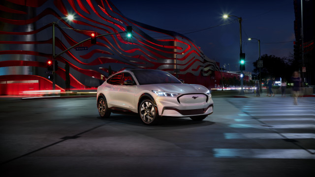White electric car night city free wallpaper for desktop - medium preview image