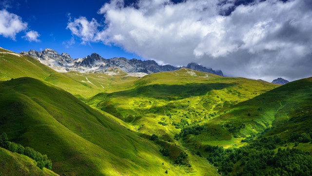 Green valley mountains clouds trees free wallpaper for desktop - medium preview image
