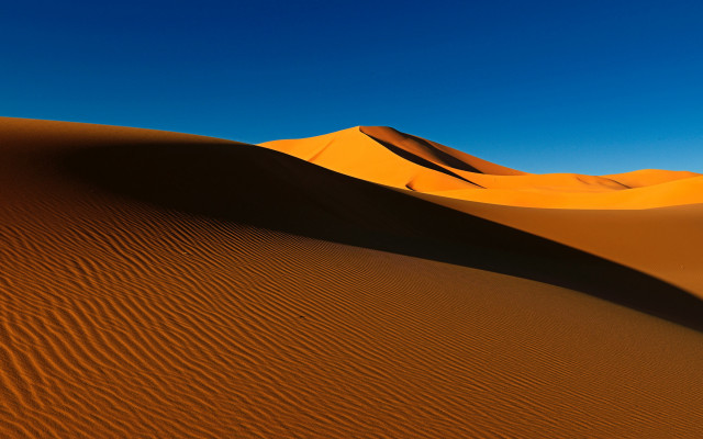 Desert blue sky sand dunes free wallpaper for desktop - medium preview image