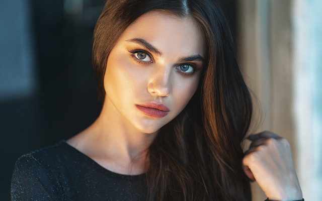 Elina karimova blue eyes portrait free wallpaper for desktop - medium preview image