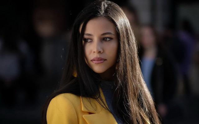 Woman yellow coat street corner free wallpaper for desktop - medium preview image