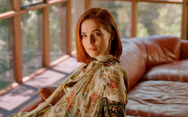 Woman couch room portrait blurry free wallpaper for desktop - medium preview image