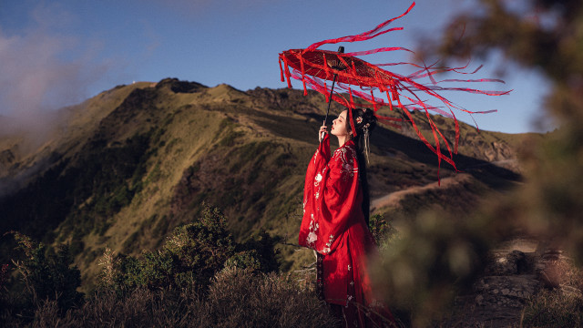 Woman red dress umbrella mountain free wallpaper for desktop - medium preview image
