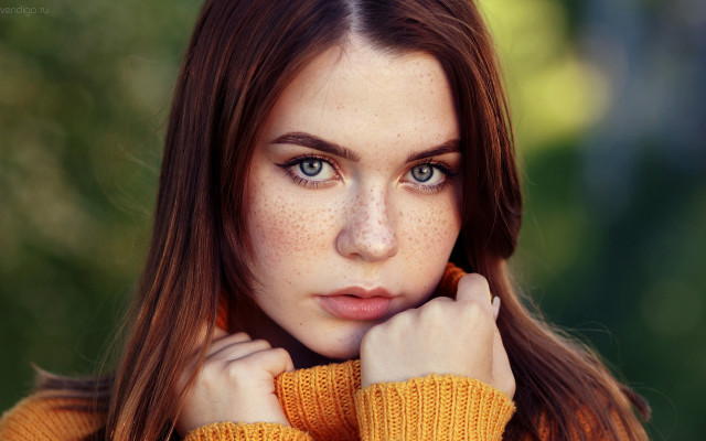 Freckled blueeyes portrait longhair blurry free wallpaper for desktop - medium preview image