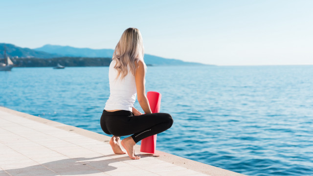 Woman sitting red pole water free wallpaper for desktop - medium preview image
