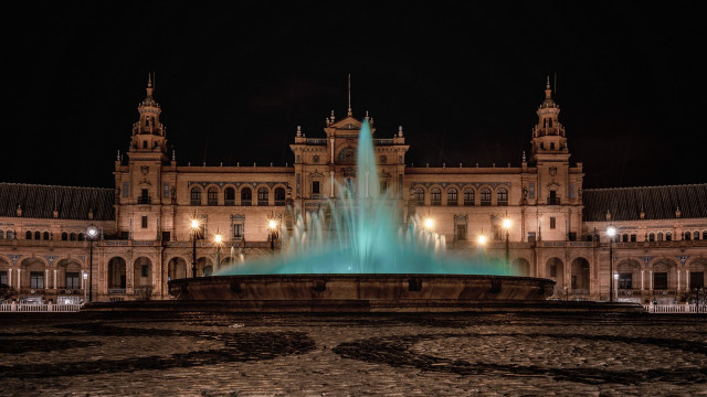 Neoclassical building fountain night lights free wallpaper for desktop - medium preview image