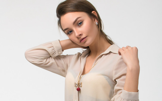 Woman necklace blue eyes flemish free wallpaper for desktop - medium preview image