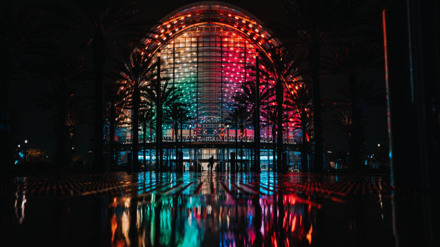 Cyberpunk building reflection palm trees free wallpaper for desktop - medium preview image