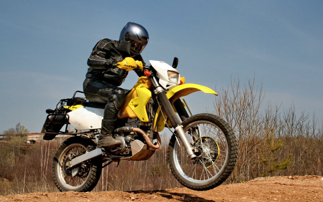 Motorcycle riding man dirt field free wallpaper for desktop - medium preview image