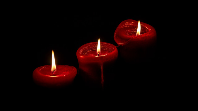 Red candles gothic raytraced reflection free wallpaper for desktop - medium preview image
