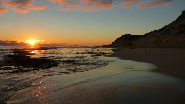 Sunset ocean rocky shore beach free wallpaper for desktop - medium preview image