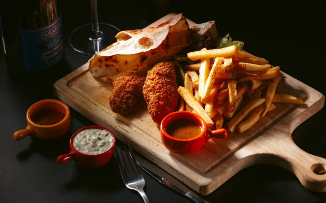 Wooden cutting board french fries free wallpaper for desktop - medium preview image