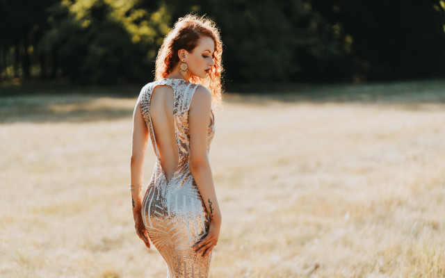 Woman dress field beach ocean free wallpaper for desktop - medium preview image