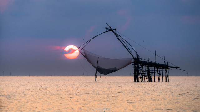 Fishing net sunset moon immpressionist free wallpaper for desktop - medium preview image