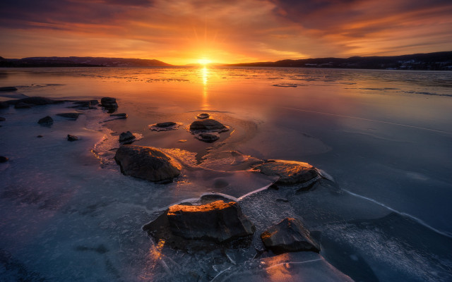 Sunset water rocks mountain crepuscular free wallpaper for desktop - medium preview image