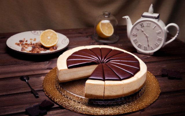 Cake slice plate clock food free wallpaper for desktop - medium preview image