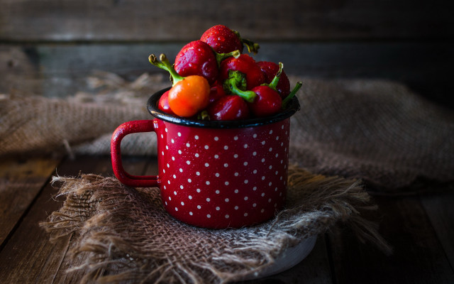 Red cup fruit burlap still free wallpaper for desktop - medium preview image