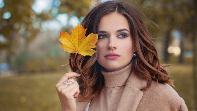Woman leaf park autumn blurry free wallpaper for desktop - medium preview image
