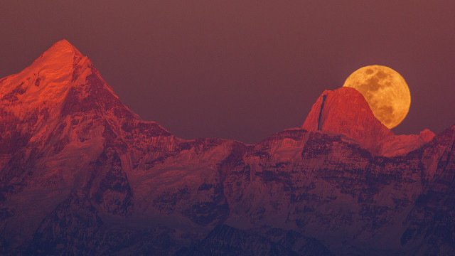 Full moon mountain range red free wallpaper for desktop - medium preview image