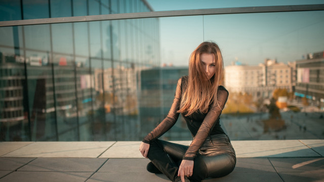 Gothic portrait blackdress heels cityscape free wallpaper for desktop - medium preview image