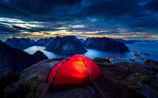 Red tent mountain lake night free wallpaper for desktop - medium preview image