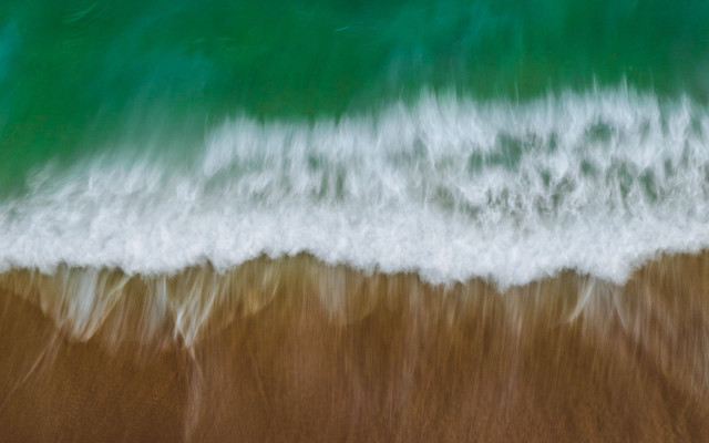 Blurry wave shore green ocean free wallpaper for desktop - medium preview image