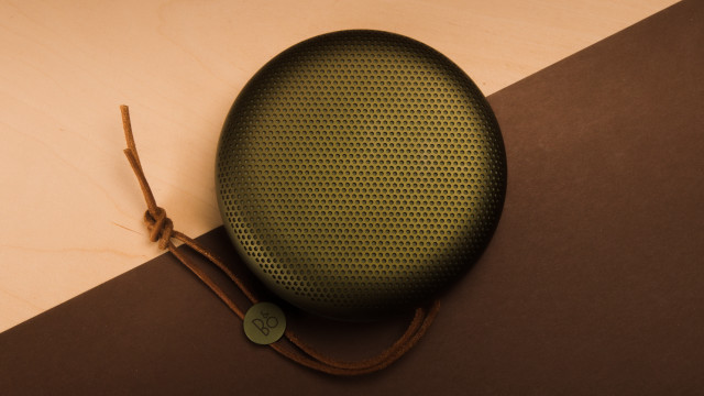Green speaker wooden table string free wallpaper for desktop - medium preview image