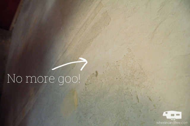 White wall white arrows no free wallpaper for desktop - medium preview image