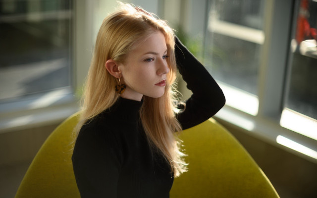 Woman portrait blonde pony tail free wallpaper for desktop - medium preview image