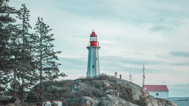 Lighthouse rocky outcropping red roof free wallpaper for desktop - medium preview image