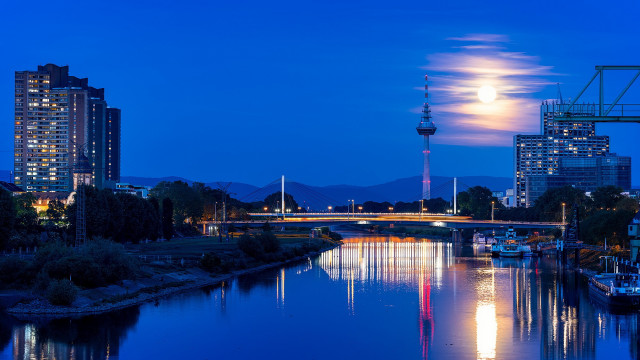 Full moon city river bridge free wallpaper for desktop - medium preview image