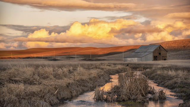 Stream dry grass barn cloudy free wallpaper for desktop - medium preview image