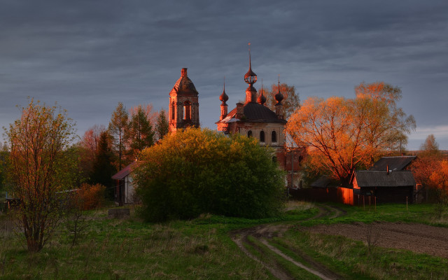 Church steeple clock tower autumn free wallpaper for desktop - medium preview image