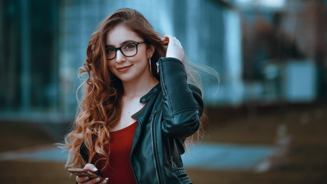 Woman glasses rain cellphone brown free wallpaper for desktop - medium preview image