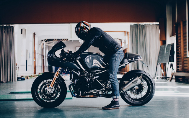 Motorcycle garage helmet jigsaw neo free wallpaper for desktop - medium preview image