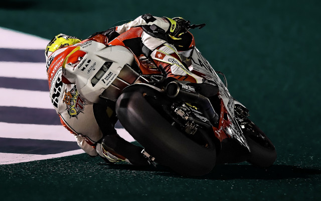 Motorcycle race helmet superflat jigsaw free wallpaper for desktop - medium preview image