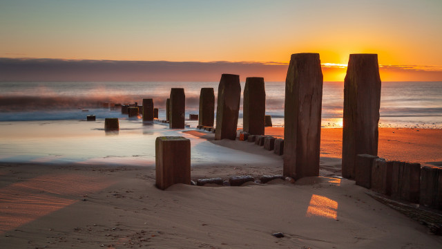 Sunset ocean wooden posts wave free wallpaper for desktop - medium preview image