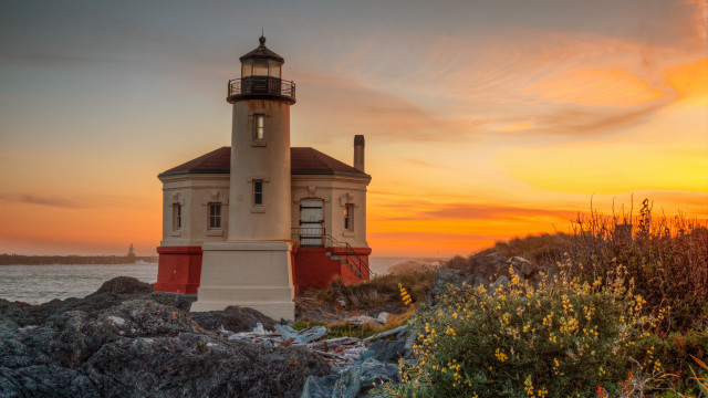 Lighthouse rocky shore sunset ocean #5 free wallpaper for desktop - medium preview image